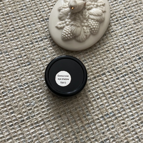 Eye shadow - Picture 2 of 2